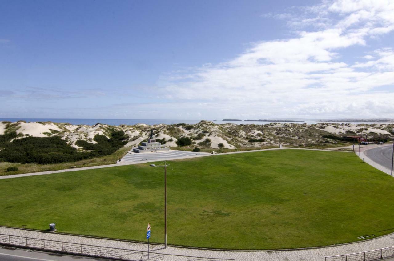 Baywatch Beach House Peniche Apartment Bagian luar foto